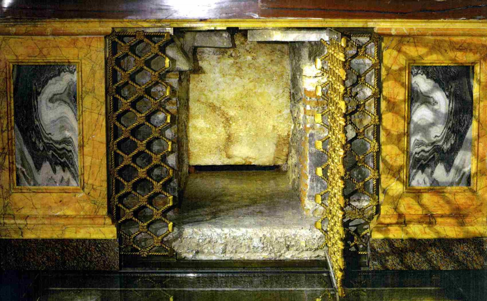 St._Pauls_sarcophagus_